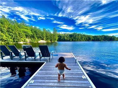 DOCKSIDE CABIN- RELAXING WATERFRONT COTTAGE + BUNKIE ON BEAUTIFUL CRANE LAKE.