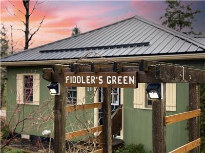 Fiddler's Green - Unique Tragically Hip Themed Cottage, AC, WIFI, Large deck with Propane BBQ