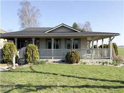 Lakehouse Retreat, Steps to the beach, Pet friendly, Games room, AC, WIFI