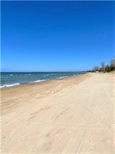 Sauble Beach House (F582 - Sauble Beach,  Bruce Penisula, Lake Huron & Silver Lake)