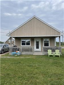 Beautiful cottage with access to Aboiteau beach