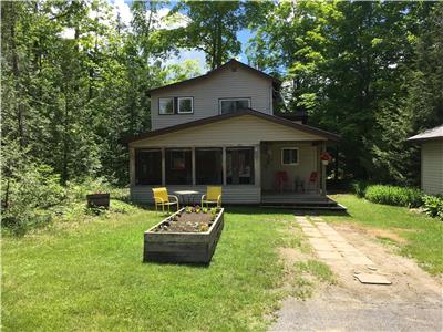 2 BDRM, plus loft Cottage access to Marble Lake