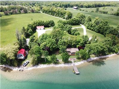 Mindy Meadows-private compound on Lake Mindemoya, Manitoulin Island, sleeps 18.