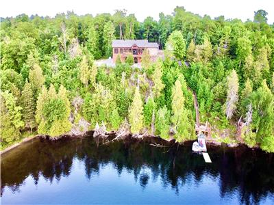 Lakefront Sunset Oasis - hot tub, firepit, arcades, kayaks, etc. sleeps 16, 2.5 acres