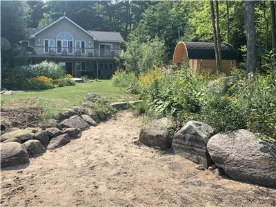 Baybreeze Lake House with Lakeside Sauna