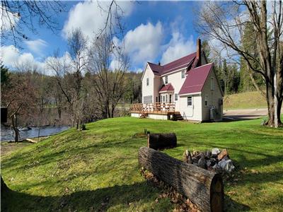 The Chanting River Nest w/HOT TUB