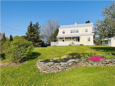 Sunshine Waterfront Retreat on Shediac River