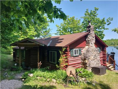 Bula Bay Rustic Retreat - Lakefront Log Cabin