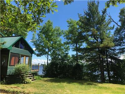 Exclusive all-seasons waterfront cottage for family getaway or fishing adventure