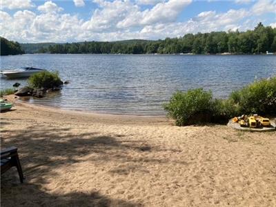 Haliburton Hideaway with a beautiful sand beach, shallow entry and great swimming