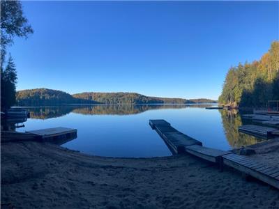Lookout Cove, Family friendly cottage with a sandy beach on pristine Miskwabi Lake