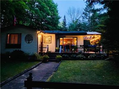 SAUBLE BEACH - Private Spacious Cottage- Sleeps 7