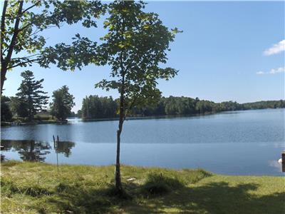 3-chambres, bord de l'eau Bobs Lake 90km ouest d'Ottawa