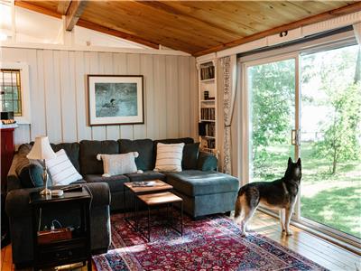 Trent Shores Hideaway : A Pet-Friendly Waterfront Property on the Trent River