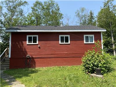 Cozy 3 bedroom plus Bunkie cottage in McKellar