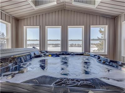 Riverside Retreat - Private Indoor hot tub, 3BD, 1BT, Pet-friendly, 5 min to world class Golf & Spa