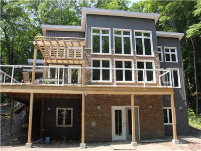 Minden Hills Forest Retreat with Rustic Waterfront, 4 season, 2.5 hours from Toronto