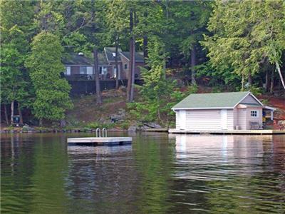 Lake Muskoka, Island, 2 BR, Ideal for Couples & Small Groups - 4 max - dogs welcome