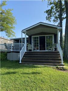 Muskoka Beachfront Resort Cottage Available at Lantern Bay Resort!