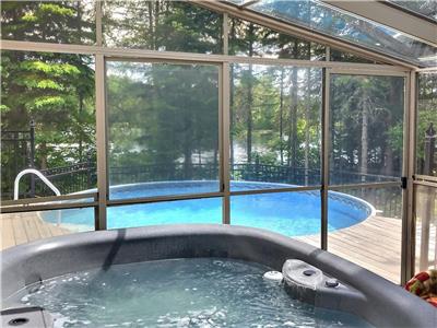 Lakefront Cottage with Heated Pool, Hot tub + Pool Table 14 ppl