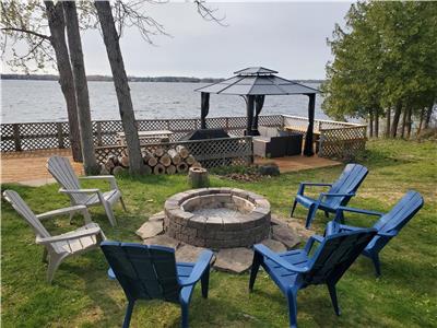 Spacious 3 bedroom Lakefront Kawartha Lakes Cottage for Rent on Beautiful Lake Dalrymple