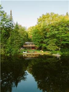 Muskoka waterfront cottage- great for kids,Hot tub,2 bath,sleeps 8, pet friendly-Newly renovated!