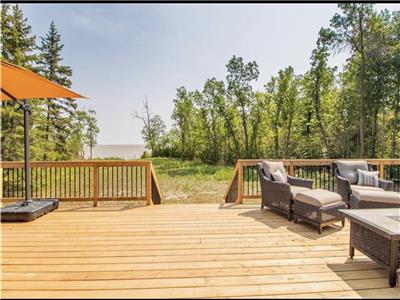 Lake Front Retreat, Gimli MB for rent