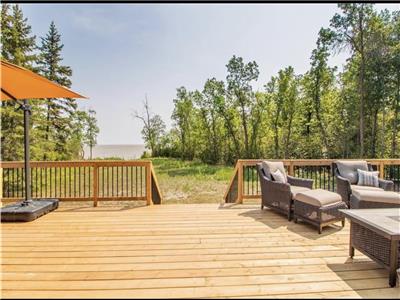 Lake Front Retreat, Gimli MB for rent