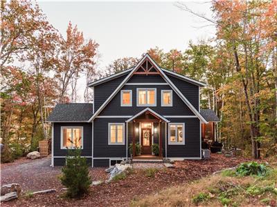 Birch Bay Lakehouse Muskoka w/hot tub & Screen Room