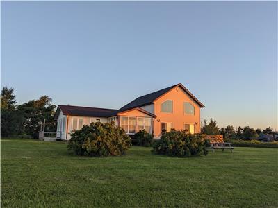 Southside Oceanfront Retreat - Sit atop of the iconic red cliffs in a peaceful and tranquil setting