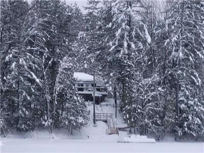 Lucerne Lookout - Pet-Friendly 4BR Cottage w/ Great Swimming, BBQ & Firepit