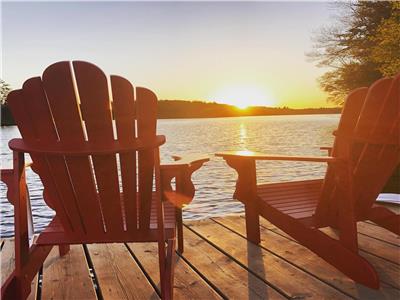 The Cottage on the Point -Privacy with Muskoka sunrise AND sunset views