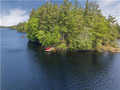 The Cottage on the Point -Privacy with Muskoka sunrise AND sunset views