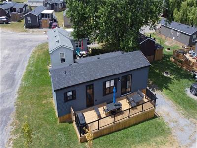 This resort cottage is located across from the pool and surrounding amenities!