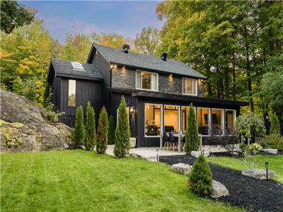 Chalet Noir  - Cozy up at our riverfront property - 90 minutes from GTA!