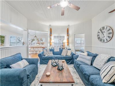 Near Casino, Best Ice Fishing w/ Fire Pit + Game Rm | Sunset Retreat