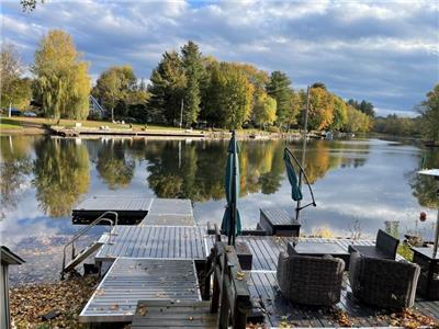 Renovated walkout waterfront road access Trent-Severn cottage Gem in Washago