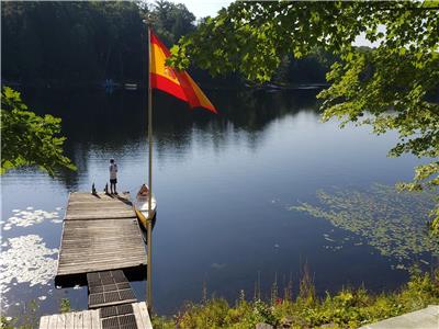 Red Oaks Waterfront Cottage