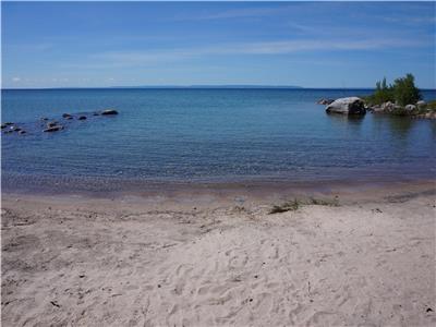 WATERFRONT FAMILY COTTAGE ON GEORGIANBAY PRIVATE SAND BEACH GREAT SWIMMING&SAND LAKE BOTTOM NO WEEDS