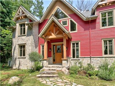 Maison Rouge- Chalet de luxe au bord de l'eau  Tremblant