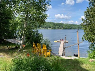 Cozy waterfront cottage in Haliburton -  perfect for couple getaways and young families | sleeps 11