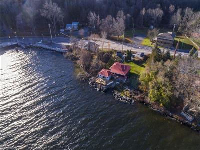 Lake house with Fire pit, Pet friendly