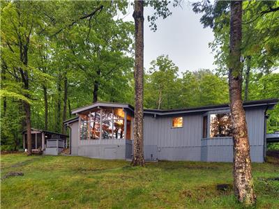 Kashwakamak Lake cottage getaway near Bon Echo