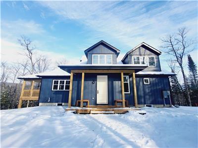 MUSKOKA FURNISHED HILLTOP MODERN COTTAGE WITH PRIVATE WATERFRONT CLUBHOUSE