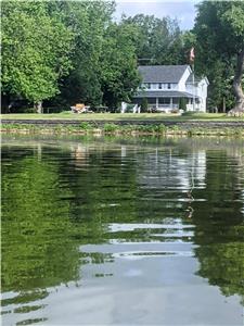 Beautiful Lakehouse on Presquile Bay