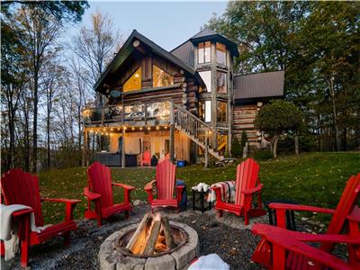 Private Treehouse in the Woods w/ Hot Tub