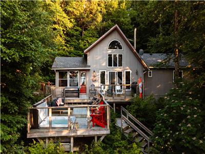 Pet-Friendly Luxury Haliburton Lakefront Cottage on Redstone Lake