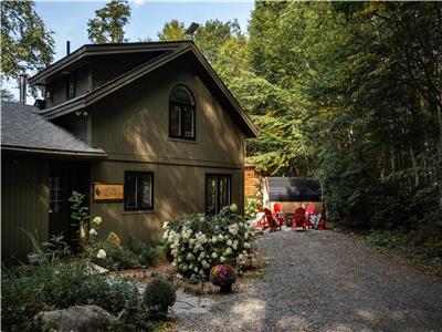 Pet-Friendly Luxury Haliburton Lakefront Cottage on Redstone Lake