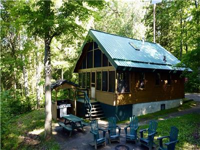 Chalet Pumpkinseed  louer au bord de l'eau  Kenauk Nature  Montebello entre Ottawa et Montral