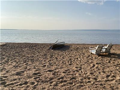 Getaway on the Beautiful Sandy Shores of Round Lake (now accepting bookings for Spring to Fall 2025)